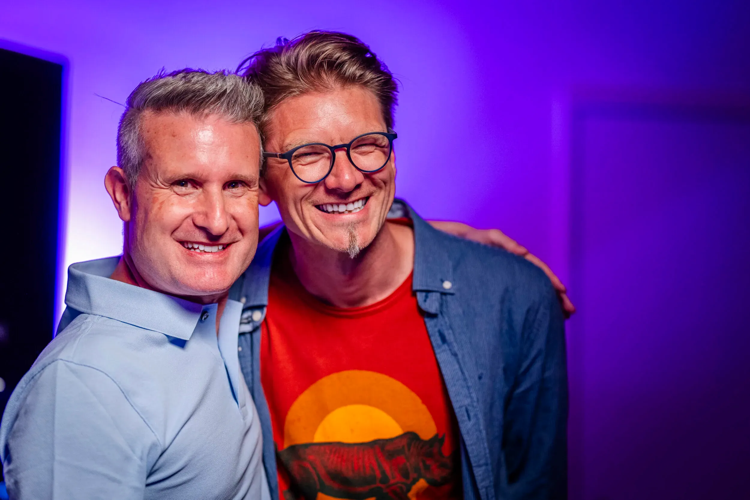 Stefan Ruf and a guest in the illuminated studio